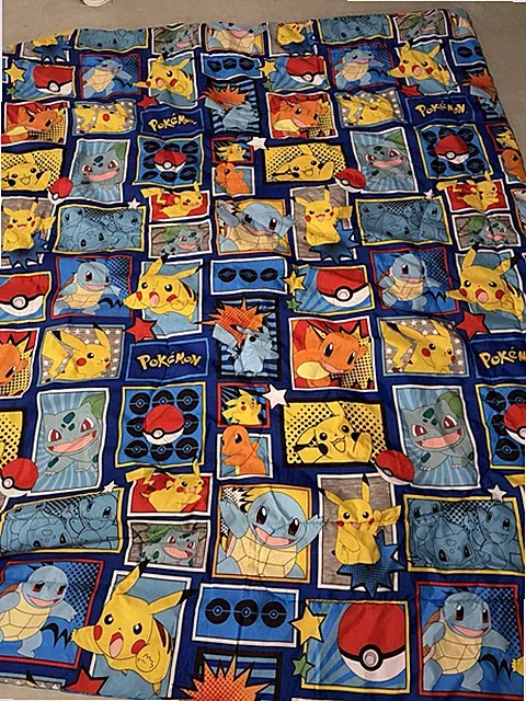 Pokémon Comforter & 4 Pillowcase Set Pikachu Squirtle Bulbasaur Charmander